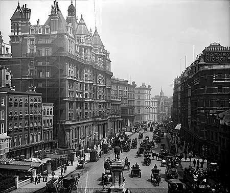 Knightsbridge, London. Building on the left is the Hyde Park Hotel. c 1890 oldpicsarchive #lovelondon #TopCity