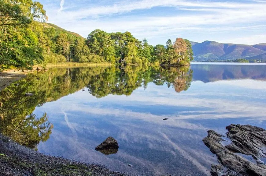 One of the reasons Derwent Water is among the Lake District's finest is that it's surrounded by so much woodland. Wander through possibly the most majestic of these on this walk: countrywalking.co.uk/read/apr-24/17… Photo: David Marsh