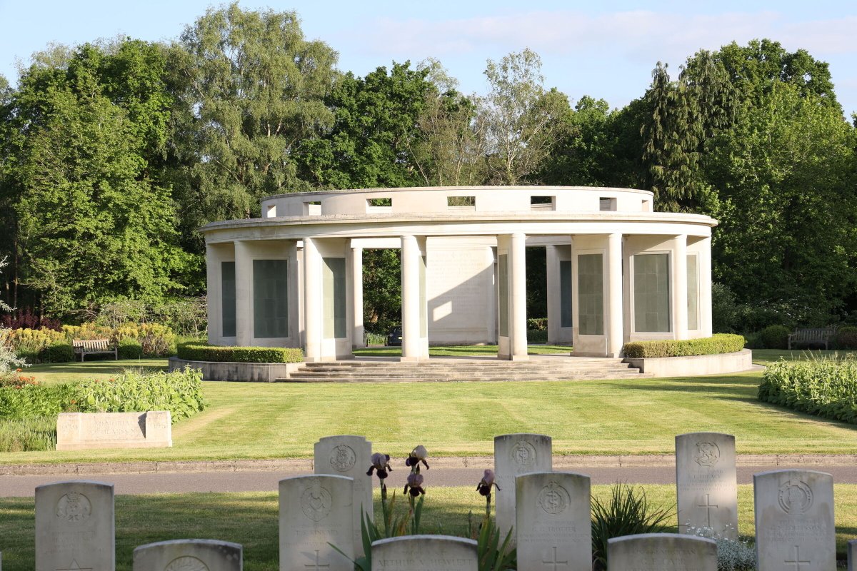 As well as fighting on air, land, and sea, the Allies fought a subtle war of intelligence and espionage for the liberation of Europe and beyond. In our latest blog, we tell the story of agents of the SOE: cwgc.org/our-work/blog/… #LegacyofLiberation #DDay80