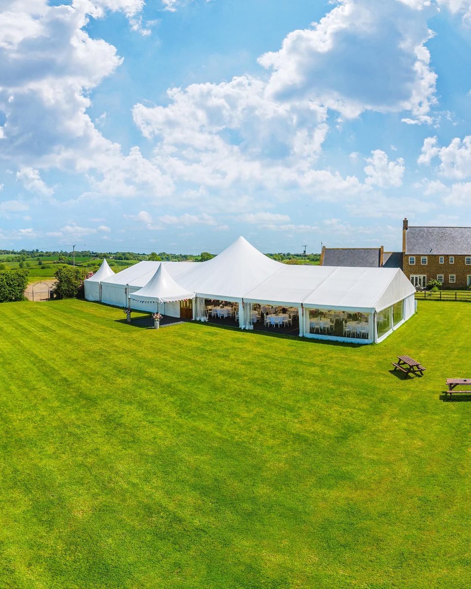 Imagine exchanging vows surrounded by breathtaking panoramic views and the serene beauty of nature. 🌄 With its relaxed and informal atmosphere, Home Farm allows you to create a wedding that truly reflects your dreams. 🎨🌿 

thecompleteweddingdirectory.co.uk/HomeFarmWeddin…

#rusticweddingvenue
