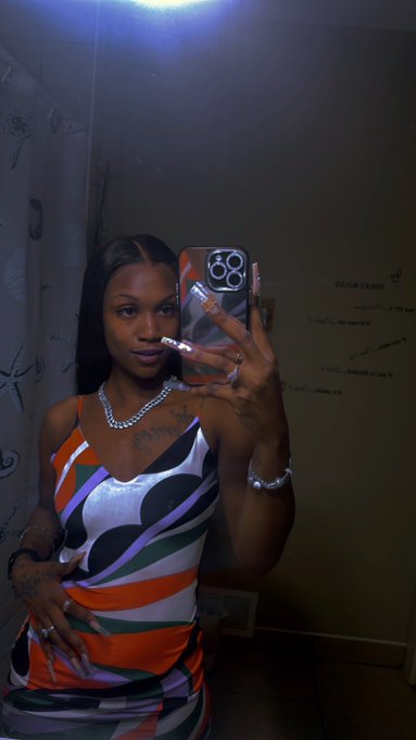 S L I M M 💎🧡🤍💚💙 https://t.co/Hi2AVFPQRI<a href="/tag/christmas2023"class="tags"><span>#christmas2023</span></a>