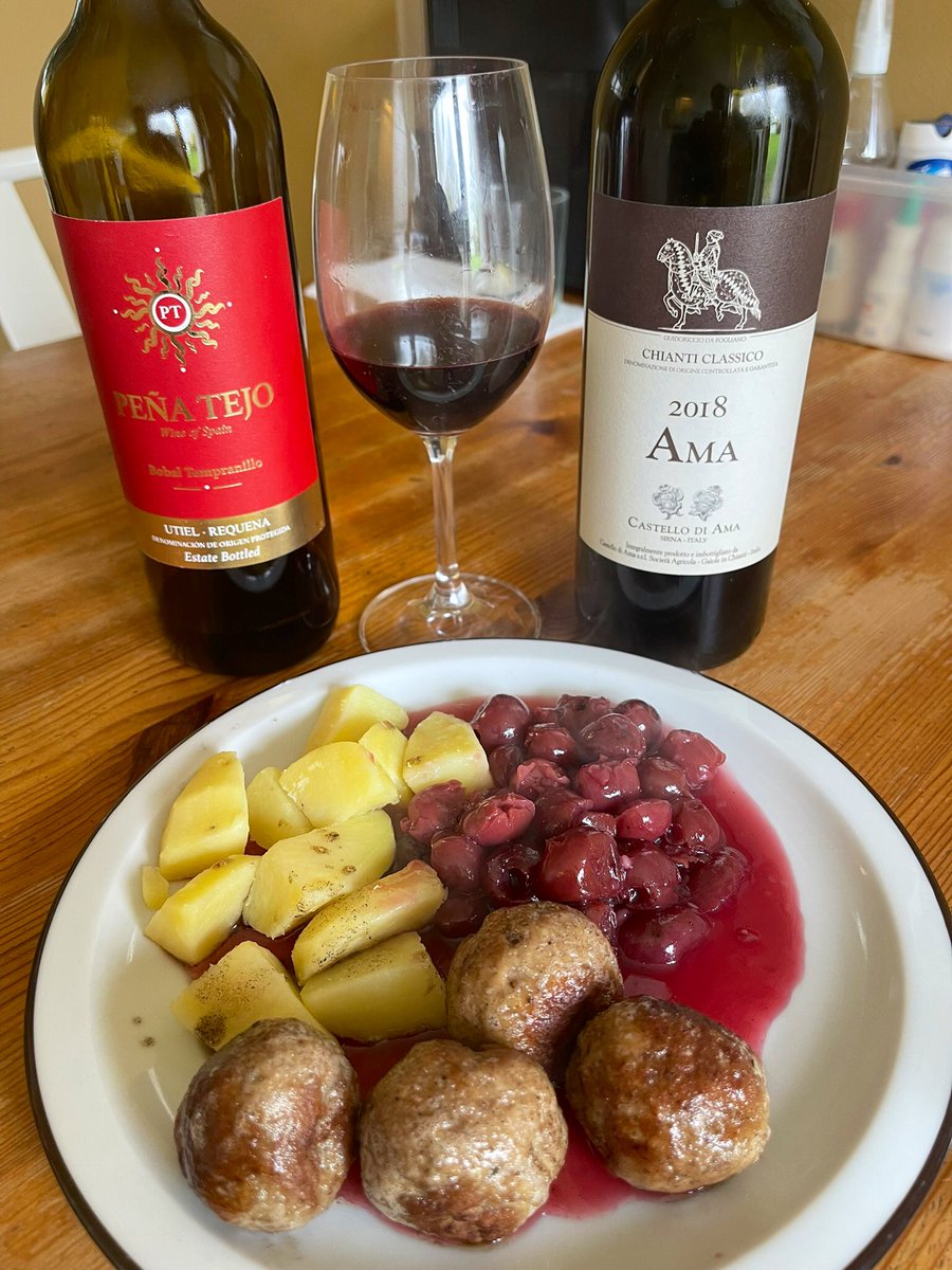 #MondayLunch #CeleriacCreamSoup #Meatballs #Cherries Using some leftover celeriac & veggies to make a delicious cream soup. Classic Flemish lunch: meatballs w potatoes & (canned) sour cherries. Finished the wine leftovers… Wishing all of you a grand week.