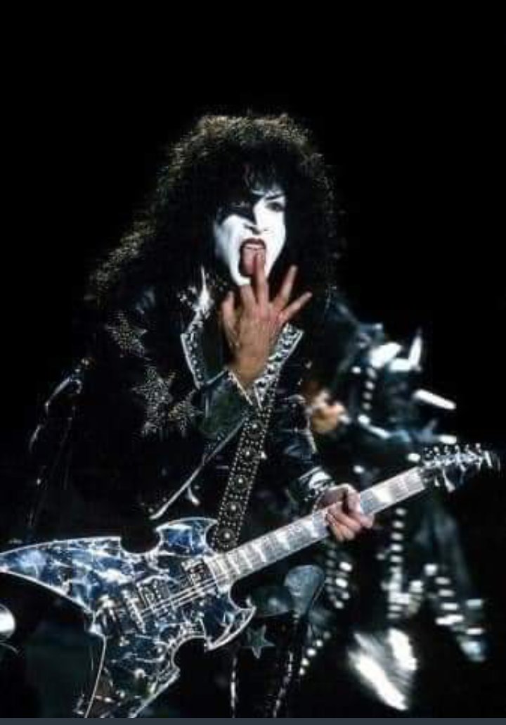 Good morning friends
😍
Paul Stanley EVERY DAY FOREVER 😍♥️💋🎸🎸🇧🇷