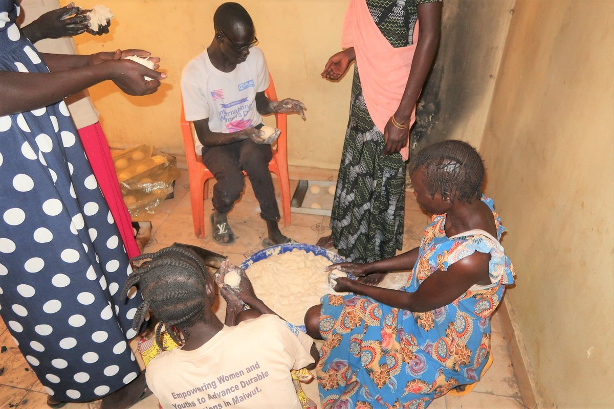 #PeaceBegins with new opportunities 👏🏾 👏🏾 👏🏾
#UNMISS & partners trained 60 women and men in Maiwut, #SouthSudan 🇸🇸 to make bread 🫓, earn a living + run a successful business.
Read: bit.ly/3Jd5Vhj

#A4P