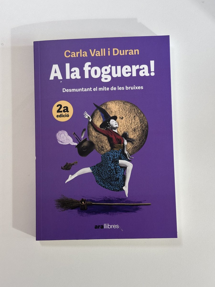 Milers de gràcies! Ja tenim aquesta 2a edició al carrer. Gràcies a tothom per venir divendres i especialment a la senyora que va venir per dedicar el llibre a la seva iaia que ja no hi era però sempre havia estat acusada de bruixa i va dir que seria el seu primer llibre en…