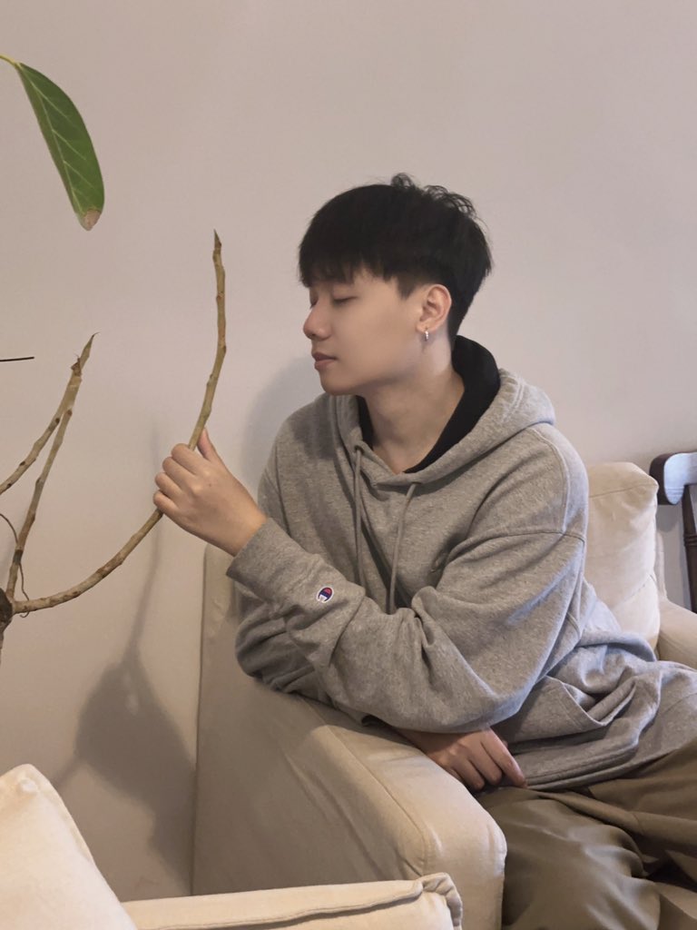 ShermanXiaoo's tweet photo. 😐 https://t.co/nZ0FThr2oS