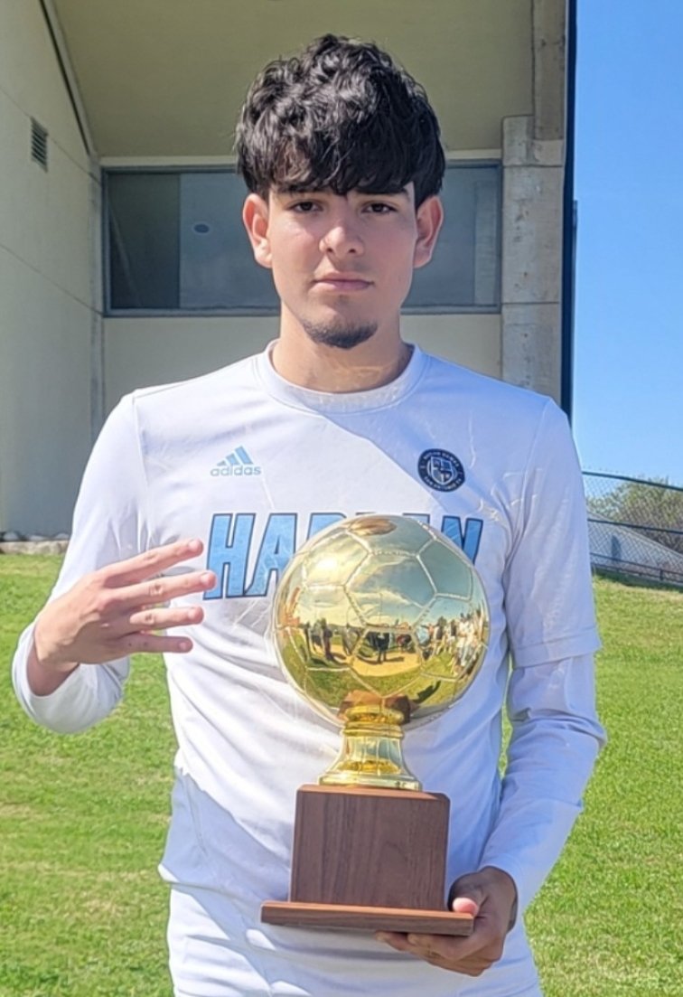 Happy Birthday Carlos 🎉 And Congrats for this Great HS ⚽️Senior Year! Awesome Friends Players @HarlanSoccer Great Coaches @Coach_Atilano & Salyers Undefeated 🔥*Captain* District 🏆 Bi-District 🏆Area 🏆Reg Quaterfinals 🏆 and Reg Semifinalist! way to go @Carlos06Luna 💪⚽️ W❤️U