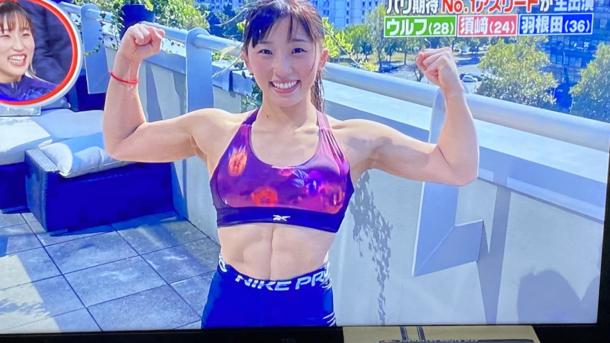 須崎 優衣 腹筋