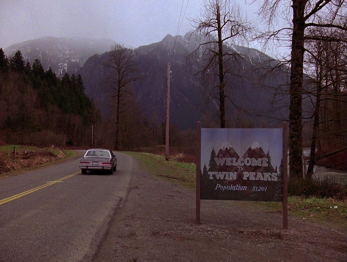 On April 8, 1990, the first episode of TWIN PEAKS, 'Pilot / Northwest Passage', was premiered. 34 years ago everything began to happen.