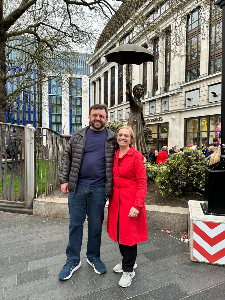 VAMPY, a 3-week program for bright 7th-10th graders sponsored by The Center for Gifted Studies, will have its 40th summer soon. What a treat it was to 'catch up' with Jon Morris in London! He came to VAMPY during the early summers. @wku @WKUAlumni @WKUCEBS @GiftedStudies