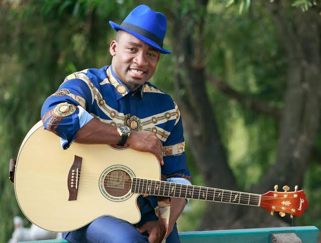 Smooth981FM's tweet photo. #NP Kunle @Kunleayo  

on #TheKazbah981 with @oluwaseun_ro 
 
Listen Live: https://t.co/MJKwGb58rA
❤💙🤍

#Smooth981 #LoveMusic #LoveLife #SmoothFmLagos https://t.co/ywEn5HYnTL
