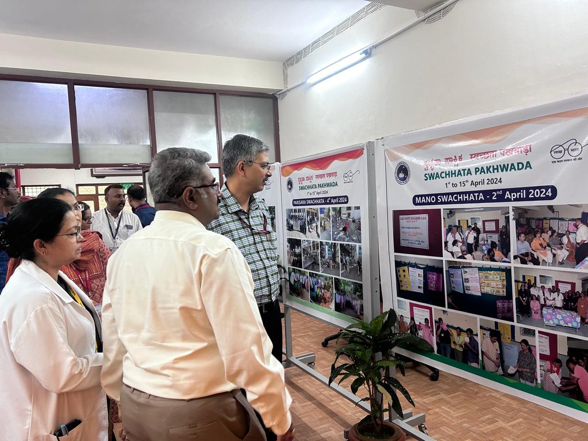 Dept of Mental Health Education in collaboration with Dept of Nursing, & College of Nursing organised an enlightening exhibition to educate the public about 'Saamaajika Swachhata' at NIMHANS. Honoured to have Mr. KK Tripathi, Economic Advisor, MOHFW inaugurate this vital event.