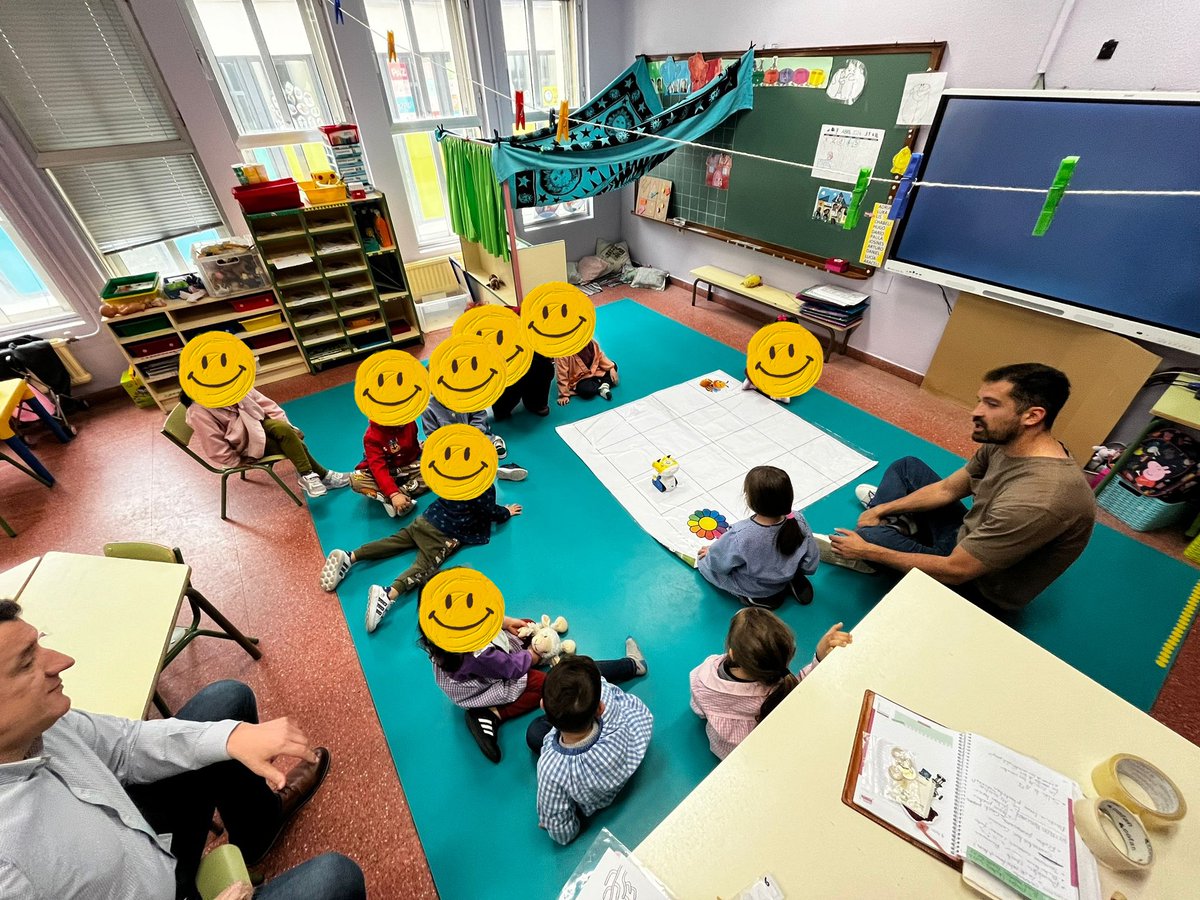 Gran trabajo con #Pensamientocomputacional #Robotica en el@CEIPN Sanz dentro del Programa #Digitalizamoslaescuela, con alumnos de tres años en el aula
#SdA
<a href="/CDE_Valladolid/">Mentores Tecnológicos VA</a>
<a href="/educacyl/">Educación JCyL</a>