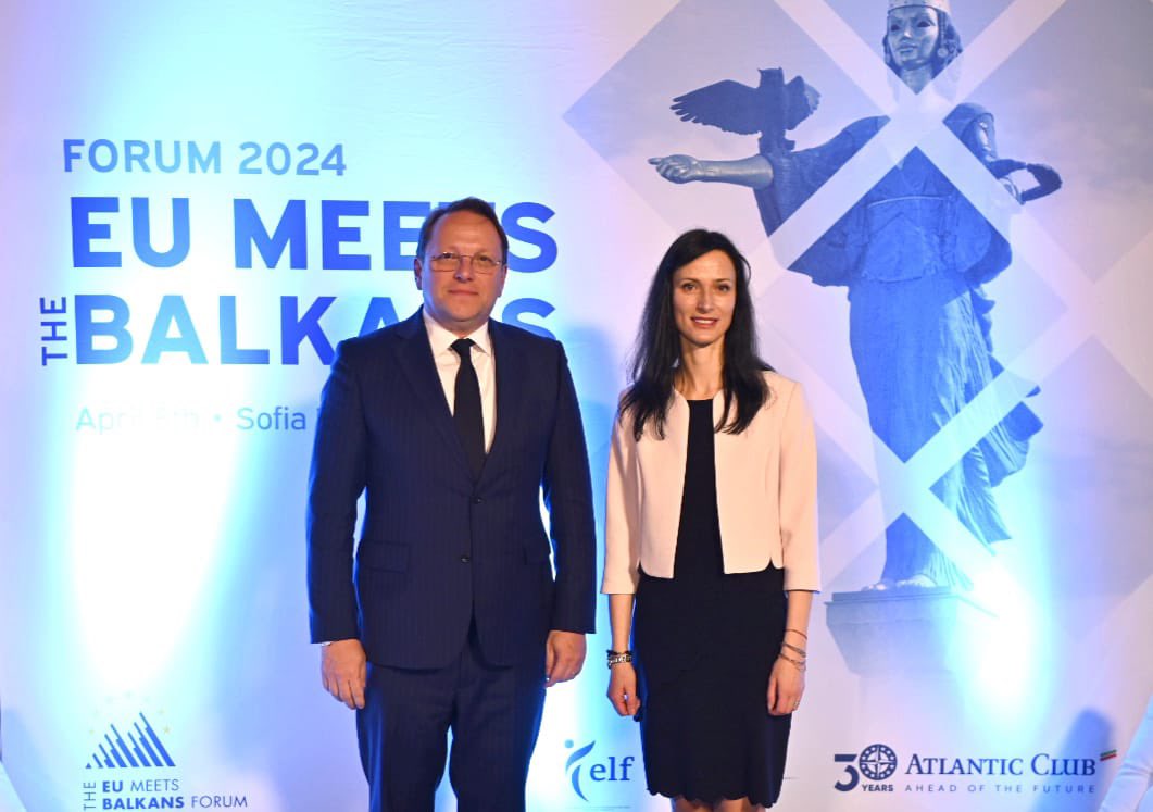 In the margins of the EU meets the Western Balkans Forum met with DPM @GabrielMariya to talk about the next phase of the Enlargement process. #Enlargement is & will continue to be a merit-based process. Progress of the fundamentals is key. #Sofia