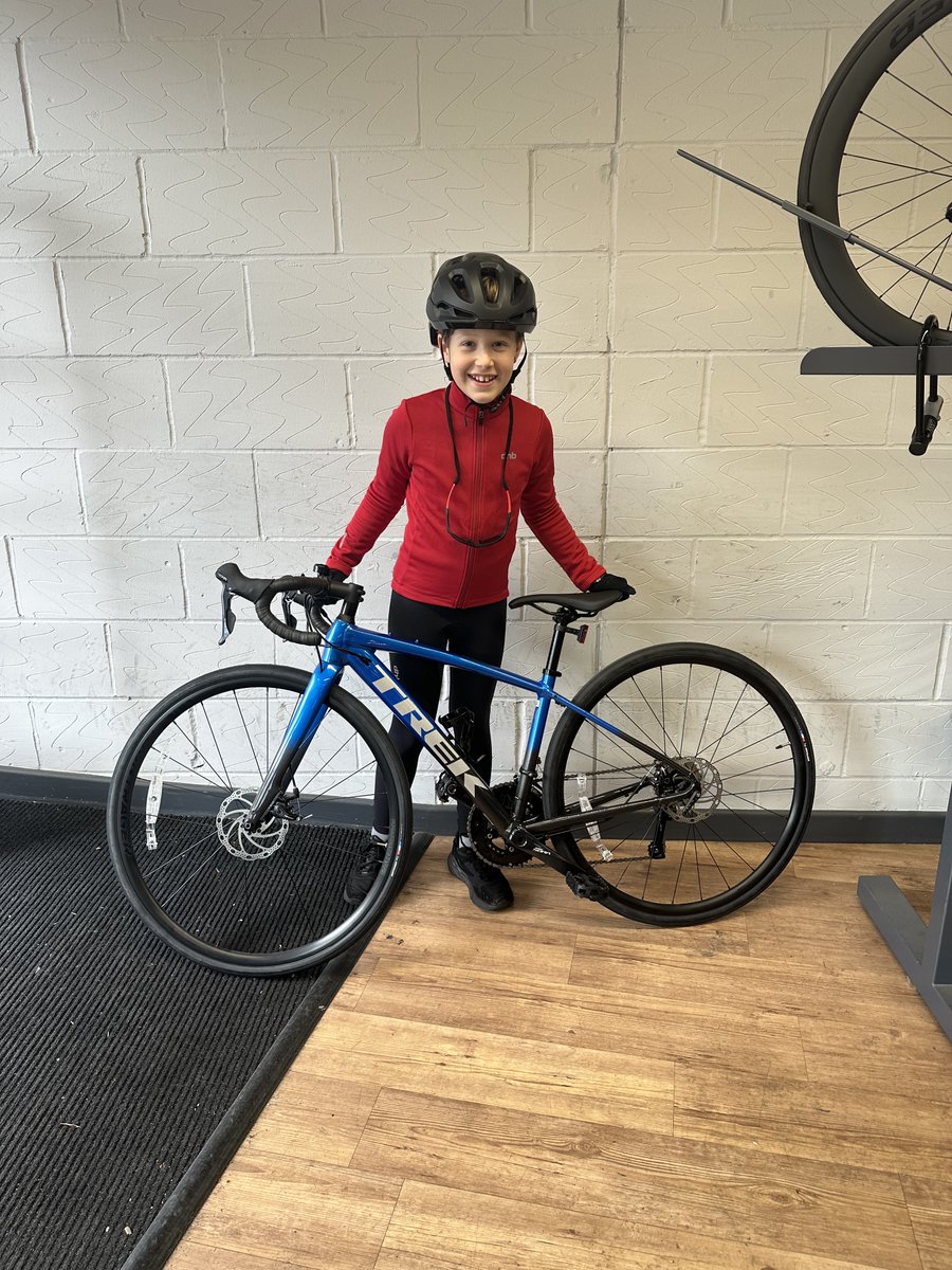 Mr Fisher here has conquered mountain biking already and fancied giving road cycling a go! So our Kingston team kitted him out with a brand new @TrekBikes Domane AL 3 🤝