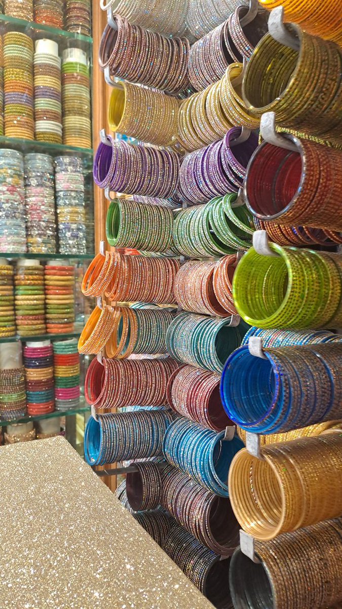 Sfaatima1's tweet photo. Choose one 
Jhumkay            Or            Bangles https://t.co/Jl50R6U8Gy