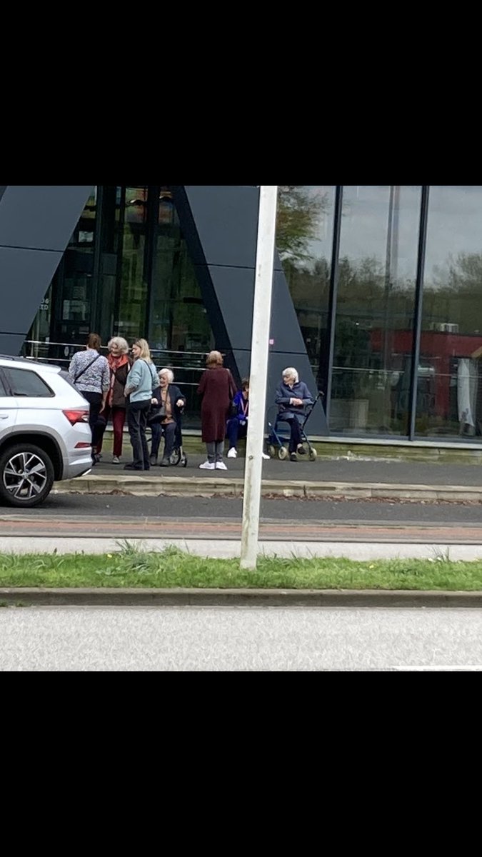 Dit is inderdaad vrij intimiderend allemaal… #mediapark #dreiging