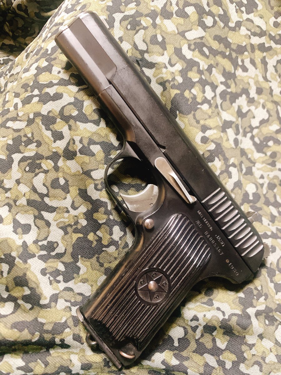 ts1925's tweet image. 暖かくなったらこの銃に似合う格好して写真撮って貰いたい。