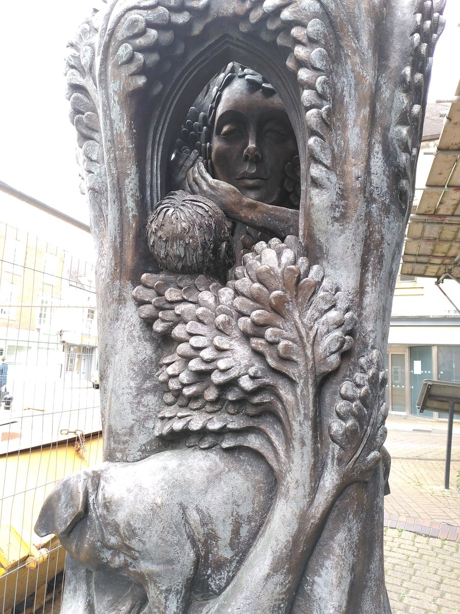 Think I've found my new favourite bit of public statuary. In Evesham there's this lovely depiction of 8th-century swineherd Eof being visited by the Virgin Mary. He told the Bishop of Worcester who sensibly decided to found the abbey that gave rise to the town. Isn't it perfect?