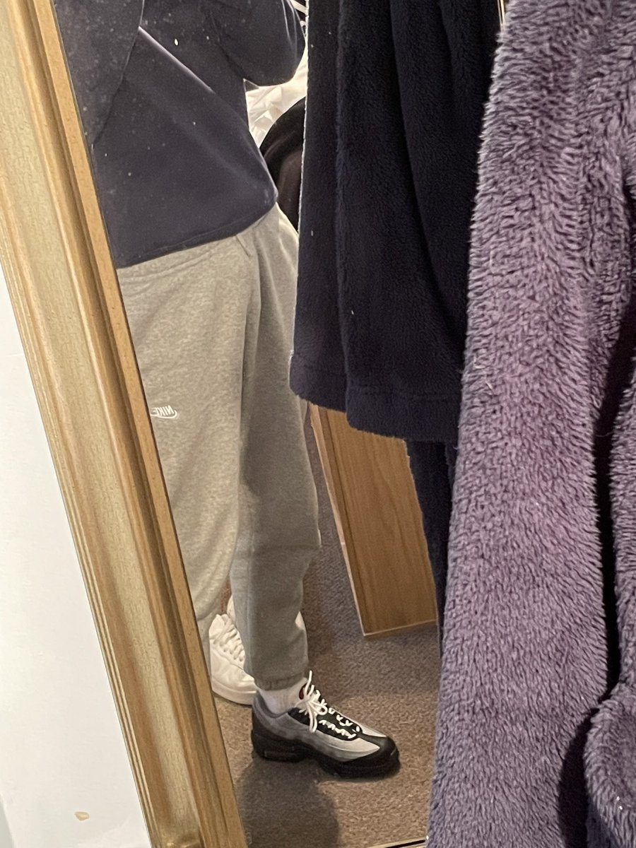 spoo_go's tweet photo. dressing like a horny straight boy 💁🏼‍♂️

if you could do anything to me/my trainers, what would it be? https://t.co/ULORwr2iaz