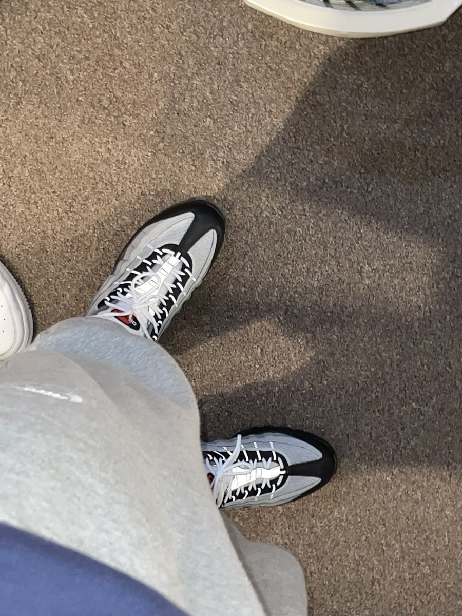 spoo_go's tweet photo. dressing like a horny straight boy 💁🏼‍♂️

if you could do anything to me/my trainers, what would it be? https://t.co/ULORwr2iaz