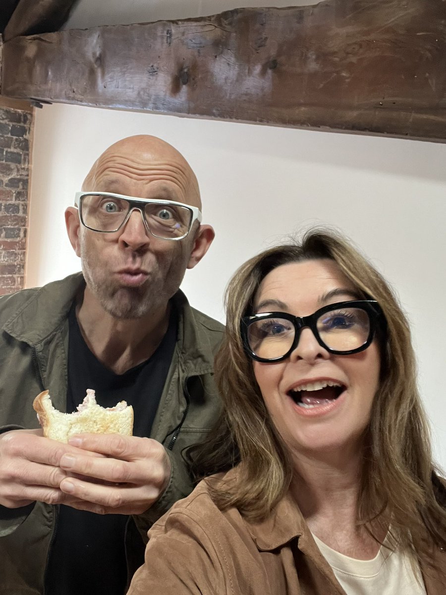 Time for a podcast 🤣💗@TheGadgetShow @JasonBradbury