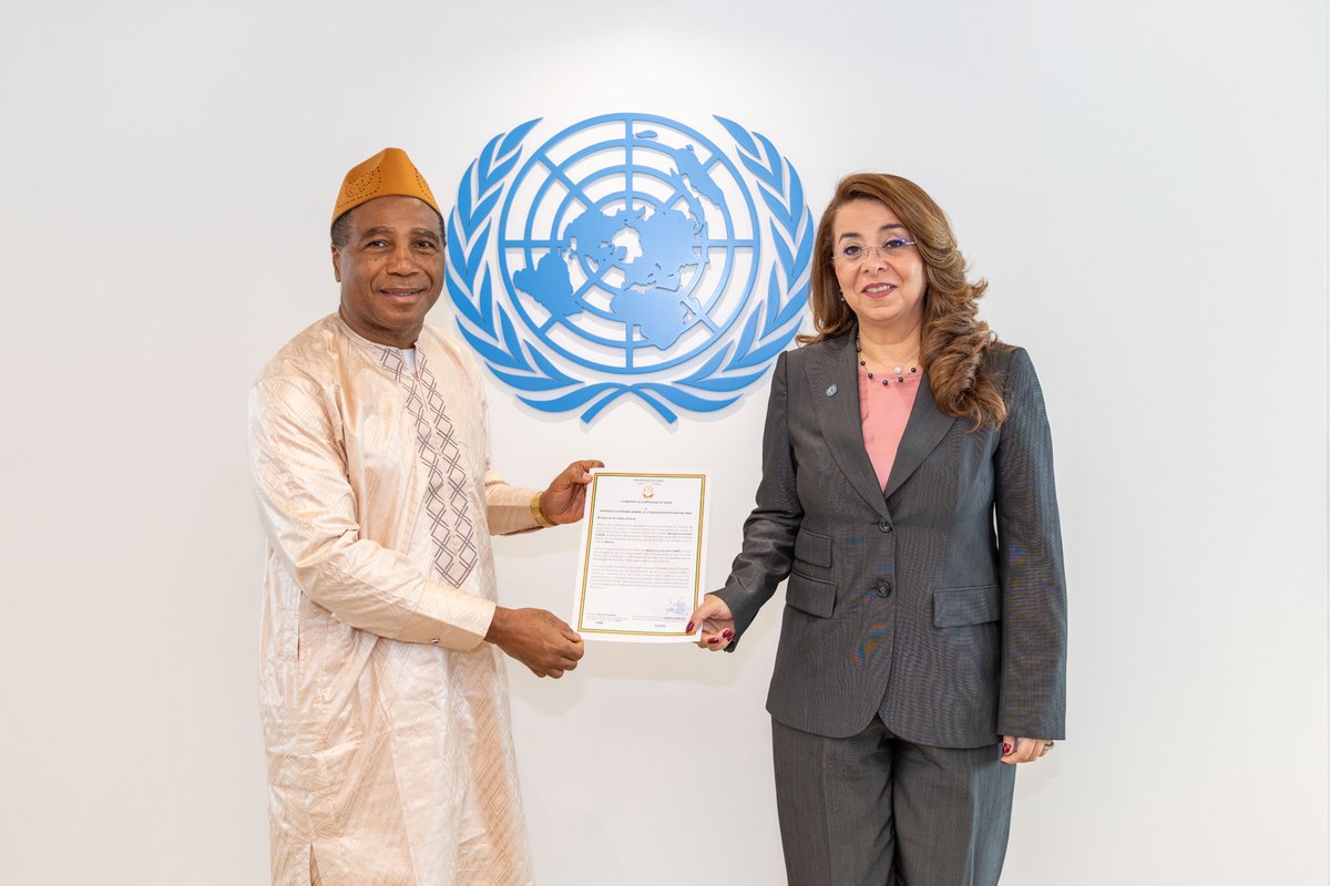 Bienvenue au nouveau Représentant permanent de la Guinée auprès des Nations Unies (Vienne), Loucény Condé, qui a présenté aujourd’hui ses lettres de créance à la Directrice générale de #UNVienna, @GhadaFathiWaly - unis.unvienna.org/unis/fr/pressr…