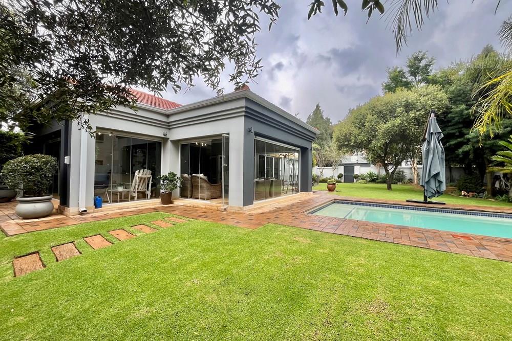 💛𝓛𝓞𝓥𝓔𝓛𝓨 𝓔𝓢𝓣𝓐𝓣𝓔 𝓗𝓞𝓜𝓔💛
R4.2m
👉expsouthafrica.co.za/House-For-Sale…
📷𝓒𝓪𝓵𝓵 𝓜𝓪𝓻𝓰𝓮𝓻𝓲𝓮 𝟢𝟪𝟥 𝟤𝟨𝟫 𝟩𝟢𝟪𝟦 𝓽𝓸 𝓿𝓲𝓮𝔀
#olympus #bridgefieldestate #pretoriaeast #securityestate #realestateagent #buyahouse #sellmyhouse #pretoria