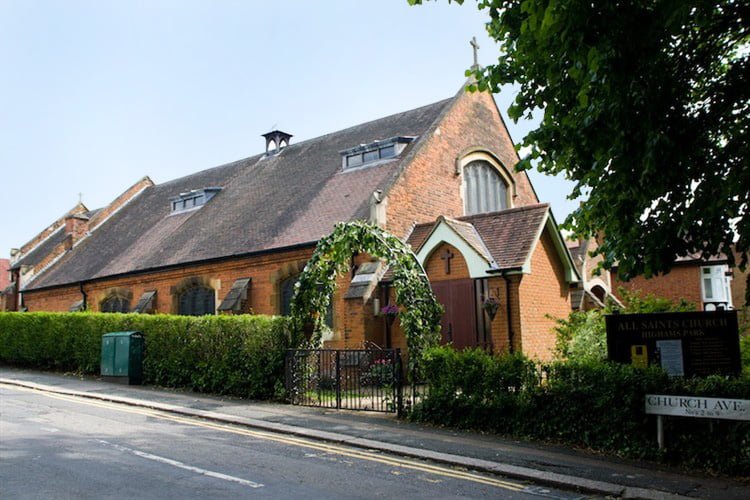 The Waltham Forest Music Society are putting on a free lunchtime recital next Monday 15 April in Highams Park.
🎸 Head to All Saints Church on Church Avenue at 1pm (doors open at 12:30pm) for a 60-minute guitar recital by guitarist Ryan Chan.