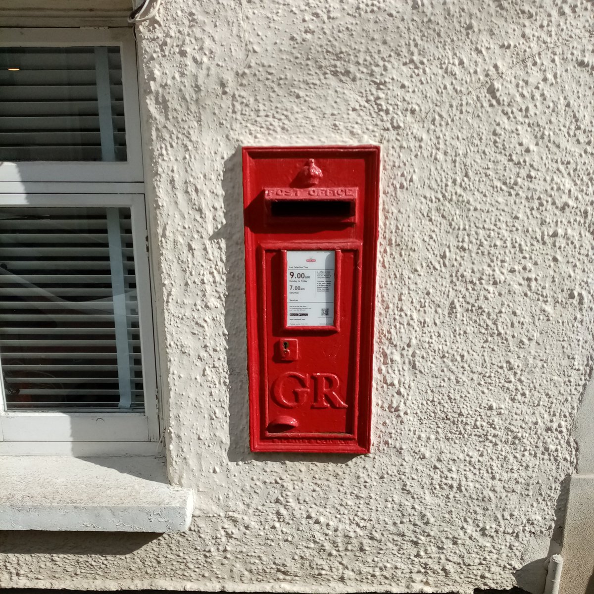 A smart looking GV edition, found lurking in a wall in Lostwithiel #Cornwall.  
#postboxsaturday