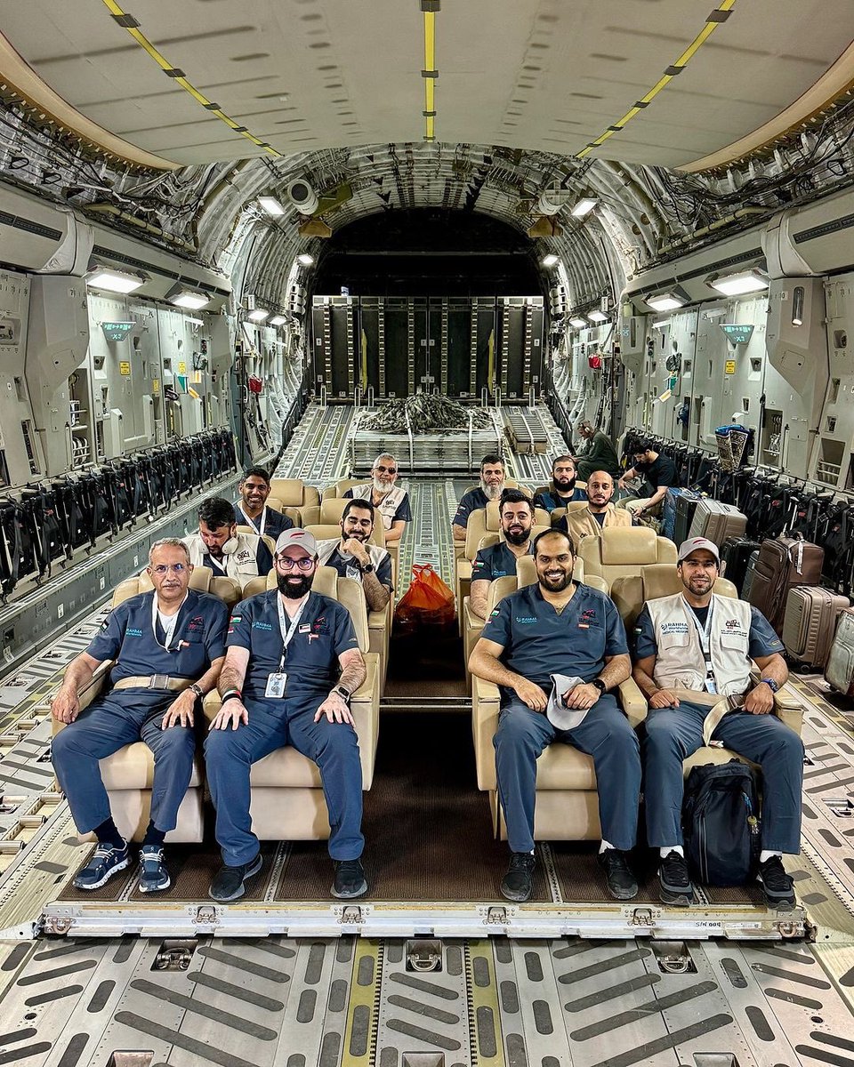 وعاد الابطال بعد ان حبسوا أنفاسنا ونحن نتابعهم 
عادوا وقد ادّوا مهمة انسانية عظيمة

لو كان لي من الأمر شيء لكنت أعطيهم أعلى أنواط الدولة ، وأرفع أوسمتها

في شخص كل واحدٍ منهم أقول : 
شكراً دولة #الكويت حكومة وشعباً
شكراً للخليج النابض حياة ، واليقظ إحساساً 
شكراً للمسلمين من شرق