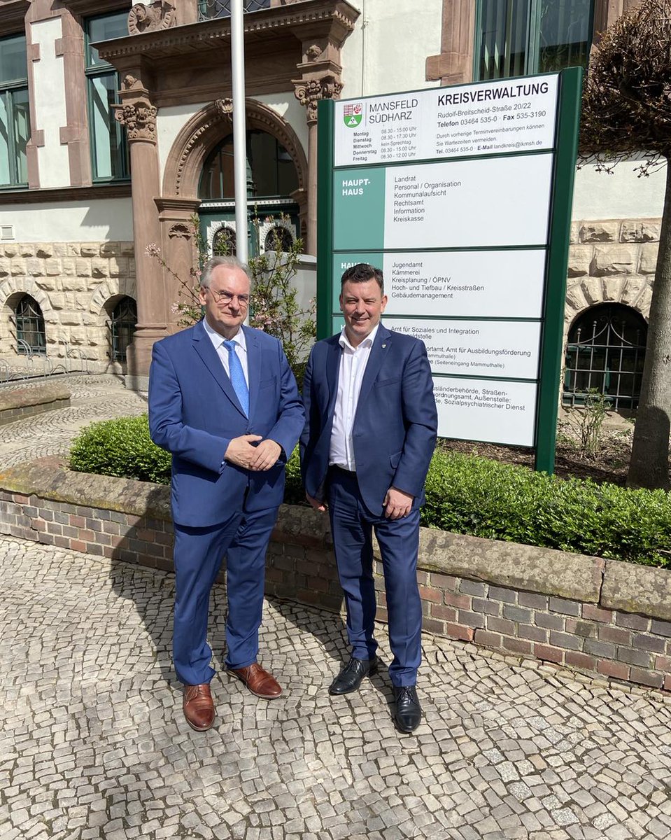 Landkreis Mansfeld-Südharz (@lsudharz) on Twitter photo Ministerpräsident zu Besuch in Mansfeld-Südharz
<a href="/reinerhaseloff/">Dr. Reiner Haseloff</a> , Sachsen-Anhalts Ministerpräsident, war zu Besuch im Landkreis MSH. Beim Arbeitsgespräch mit Landrat André Schröder erfolgte ein intensiver Austausch zur Regionalentwicklung und zur Bewältigung der Flutschäden. Ministerpräsident zu Besuch in Mansfeld-Südharz
<a href="/reinerhaseloff/">Dr. Reiner Haseloff</a> , Sachsen-Anhalts Ministerpräsident, war zu Besuch im Landkreis MSH. Beim Arbeitsgespräch mit Landrat André Schröder erfolgte ein intensiver Austausch zur Regionalentwicklung und zur Bewältigung der Flutschäden.