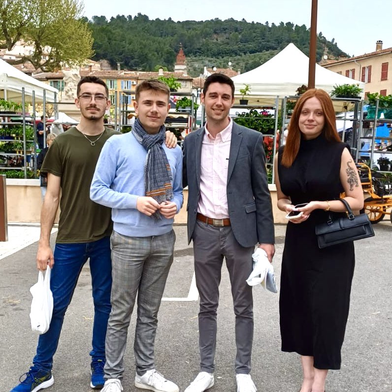rnj_var's tweet photo. 🫏 La belle commune varoise de #Gonfaron a célébré la fête de l’Âne de #Provence ! Nos jeunes étaient évidemment présents à cette fête traditionnelle. 

L’occasion pour eux de rappeler aux Gonfaronnais l’importance des #européennes2024 🇫🇷

#VivementLe9Juin avec @J_Bardella 💪🏻 https://t.co/wd9j1z2c3B