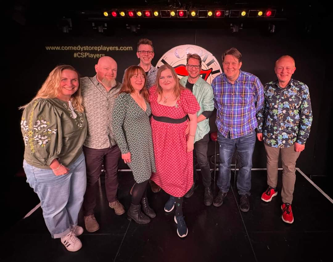 An incredible night with #csplayers #comedystoreplayers 16 or so years of watching and it's still magic. Thank you @NeilMullarkey @lee_simpson1971 @richardvranch @laurenshearing @ruthbratt and @SteveEdis The nods to @Lizzlie caught us completely off guard and meant the world 💜