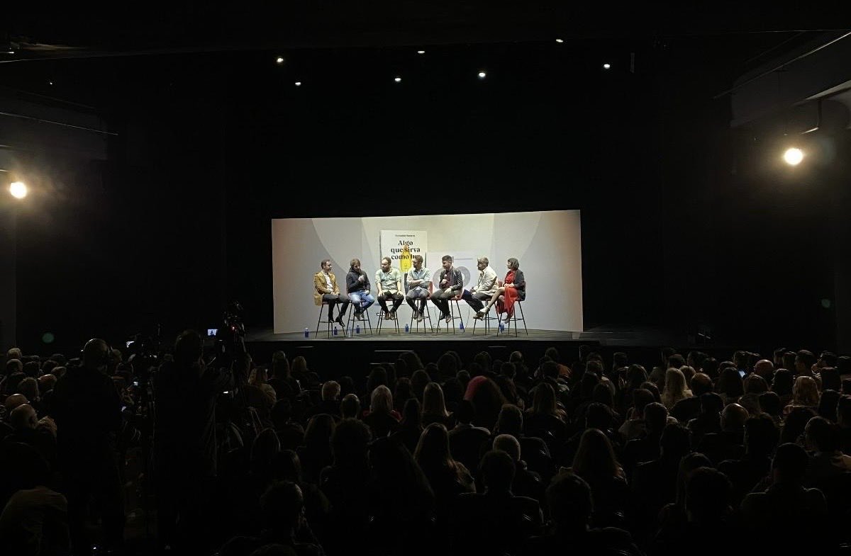 📻 HORA 25
🗓 Jueves, 4 de abril

🎙 Aimar Bretos conversa en 'Las entrevistas de Aimar' con la banda Supersubmarina y el periodista Fernando Navarro, autor del libro 'Algo que sirva de luz'

🔊 (cadenaser.com/nacional/2024/…)