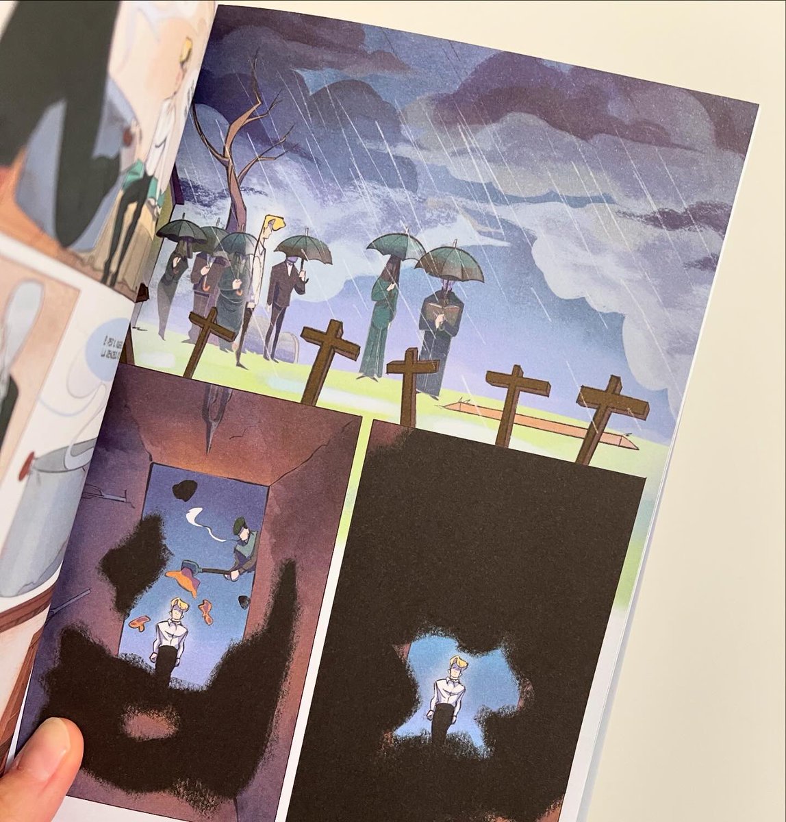 GiuliaCiarapix's tweet image. Finalmente in libreria e negli store online la graphic novel “Come se non fossimo stati” @RoundRobined , scritta da me e illustrata da Michela Di Cecio 🖤 una leggenda gotica di Casette d’Ete che contiene madri figli e desideri pericolosi.