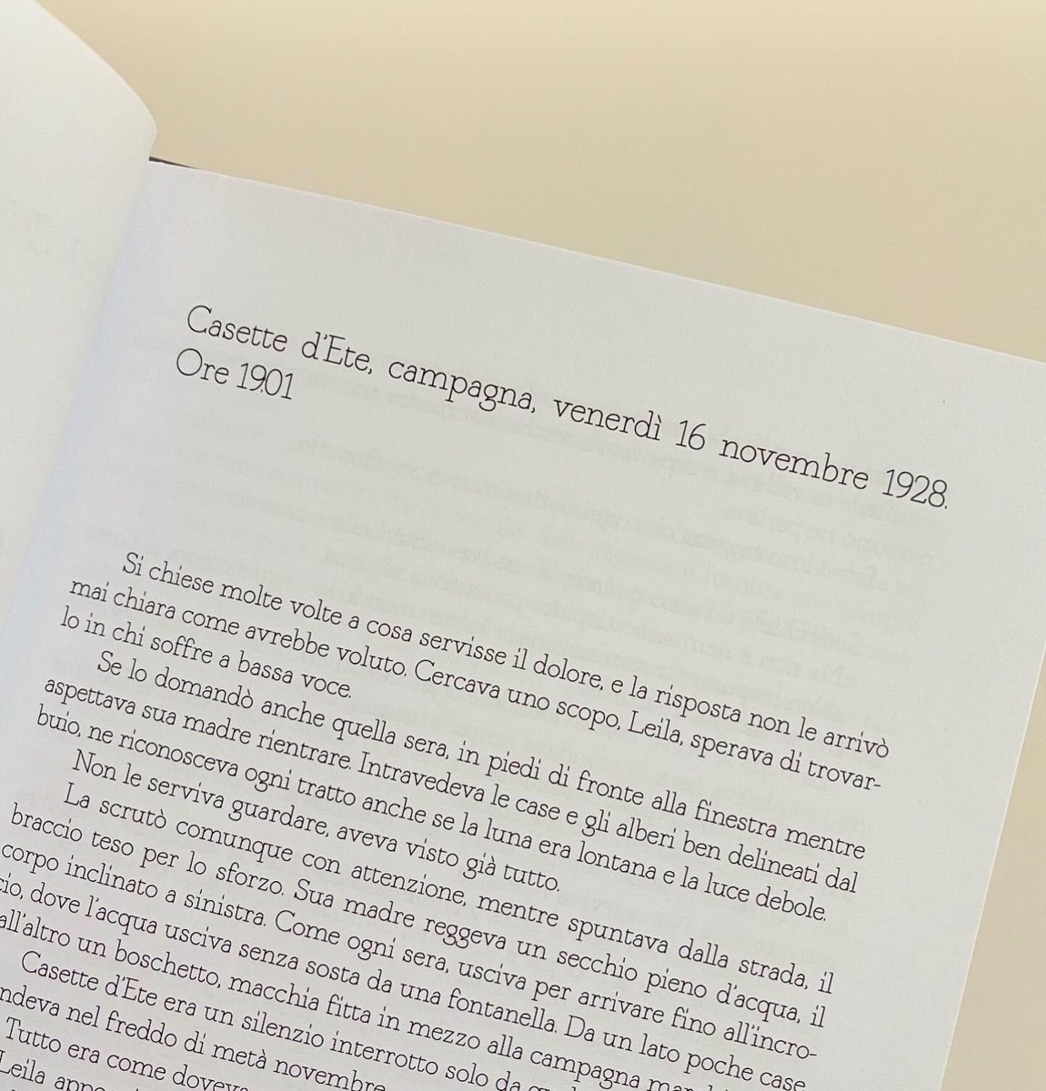 GiuliaCiarapix's tweet image. Finalmente in libreria e negli store online la graphic novel “Come se non fossimo stati” @RoundRobined , scritta da me e illustrata da Michela Di Cecio 🖤 una leggenda gotica di Casette d’Ete che contiene madri figli e desideri pericolosi.