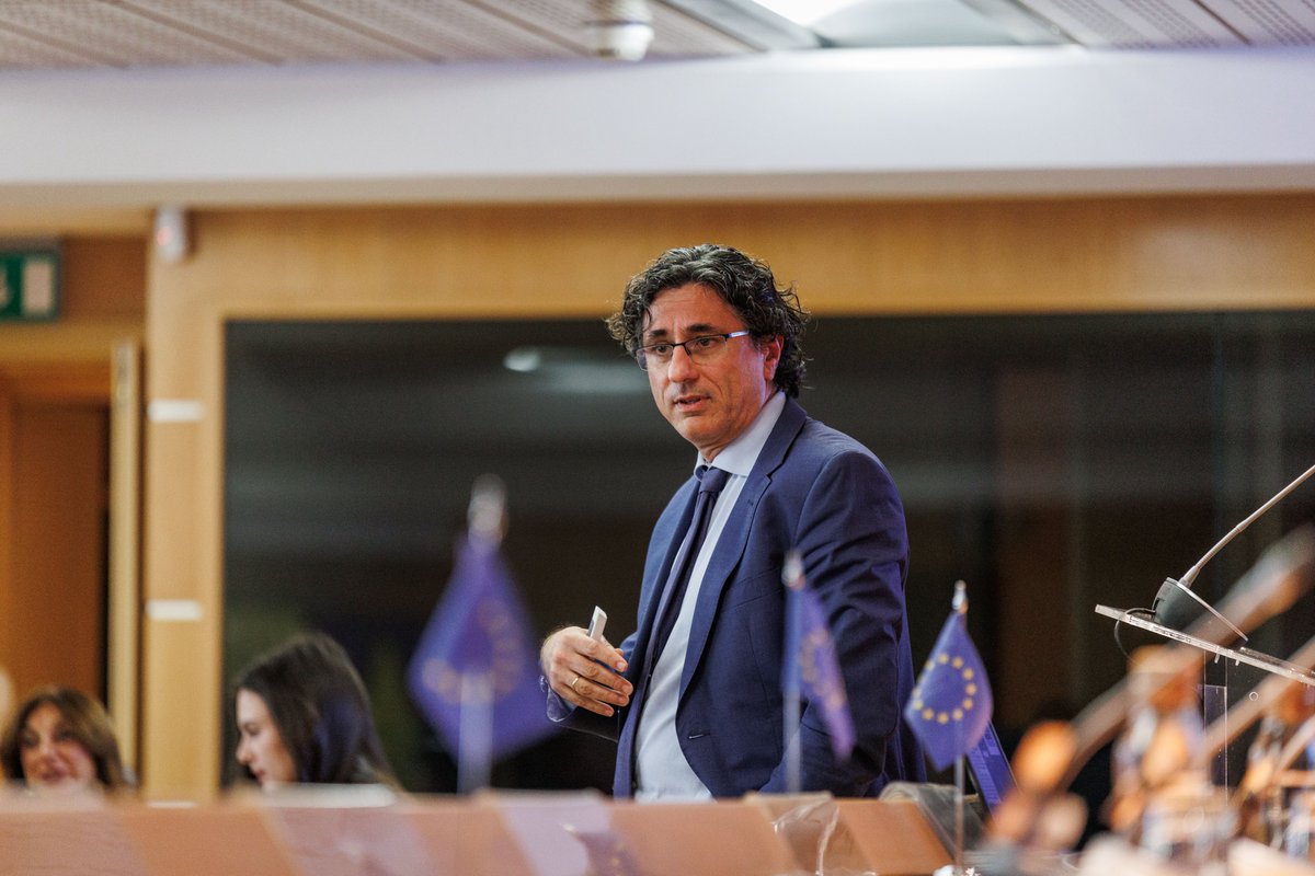 ¿Qué es la competitividad y cómo mejorarla? El economista @Manuj_Hidalgo resume en @CincoDiascom nuestra última #Misión_bB con las principales claves. 👇 cincodias.elpais.com/economia/2024-…