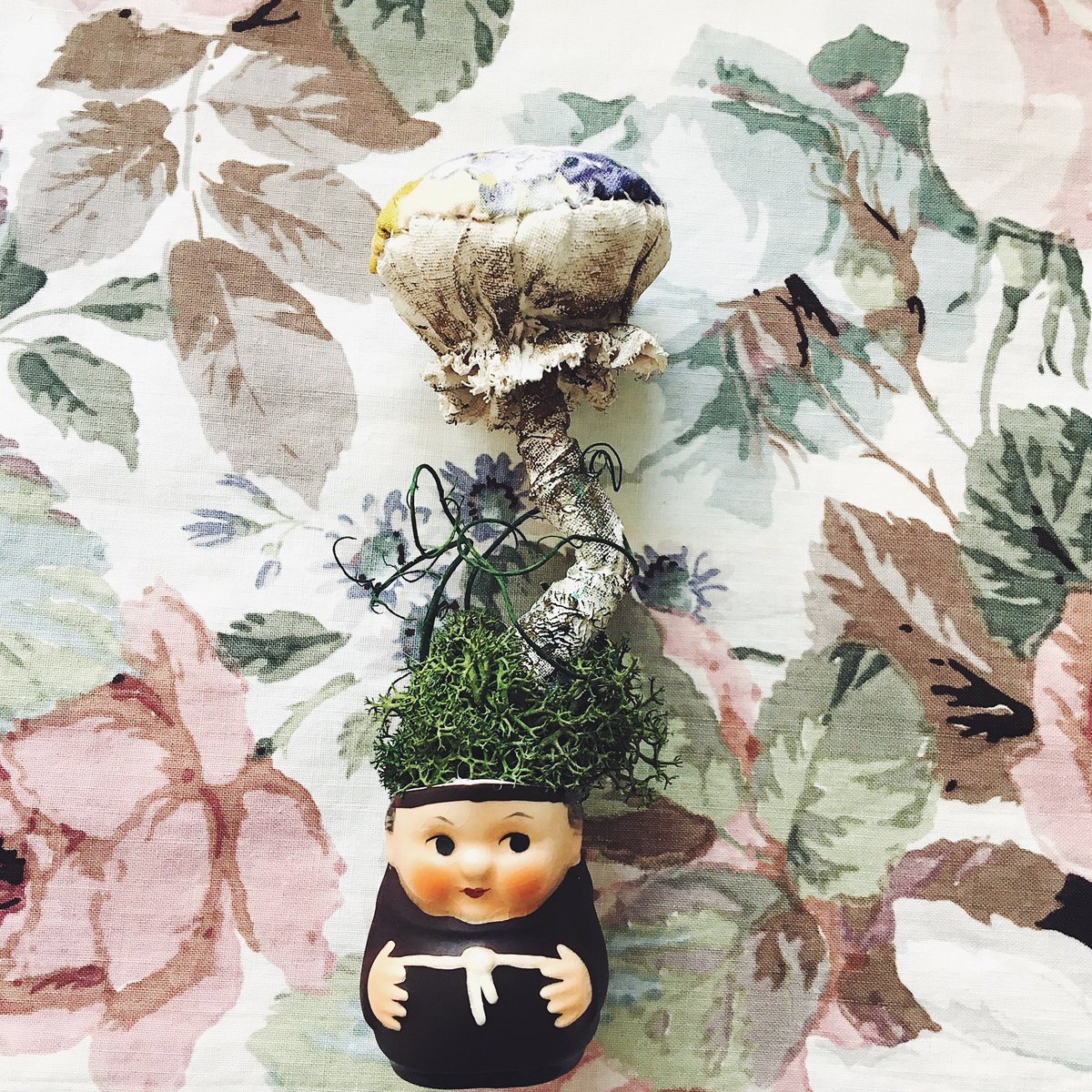 alittlevintage1's tweet image. Another smaller West German pottery monk fungi! 👁👀👁 #newinstore #bigcartel #fungisculpture