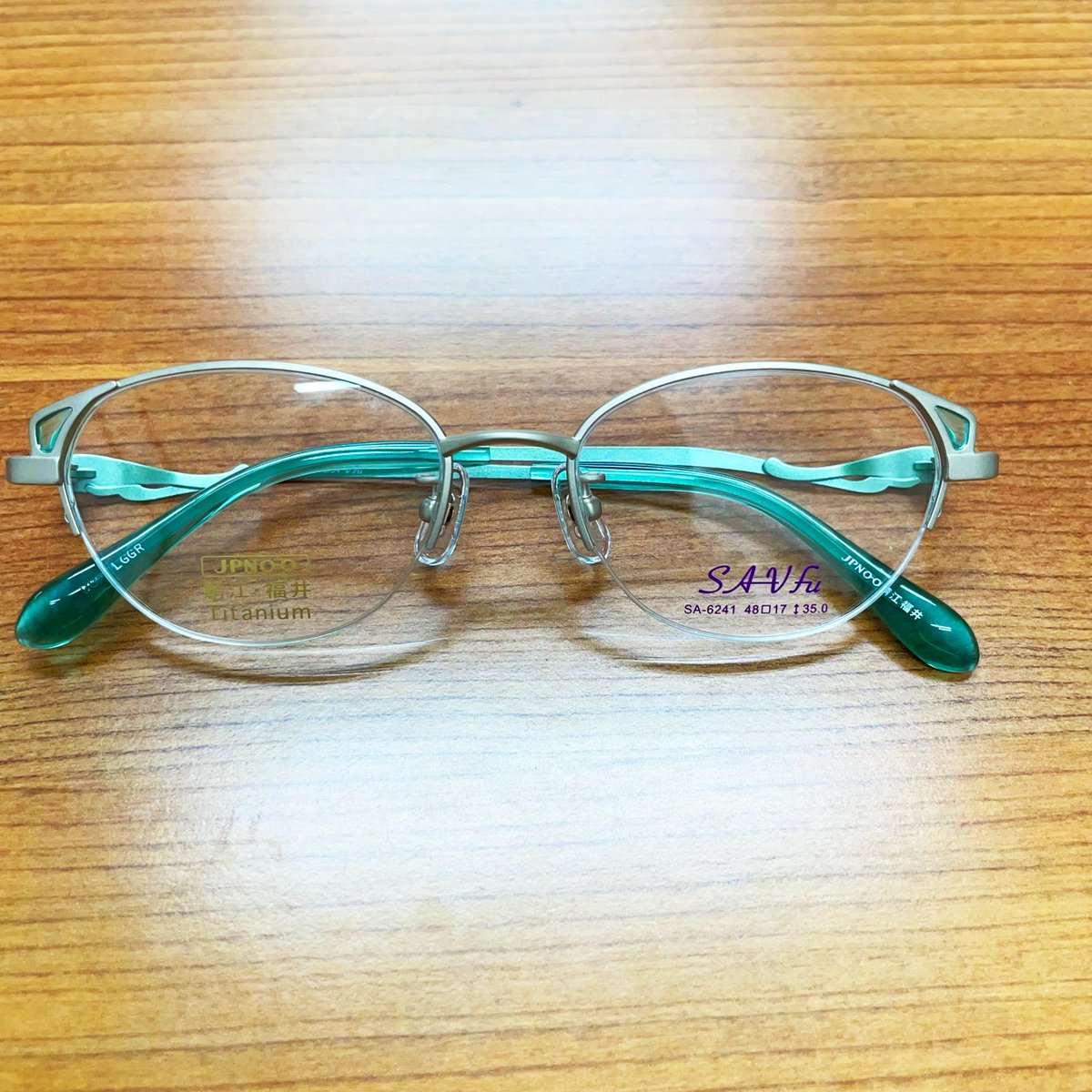 onagamegane's tweet photo. 今日も1日お疲れ様でした😋
本日の #社員オススメメガネ紹介
本日は40代・男性・好物:コーヒーのおすすめ①
#SAVfu SA6241LGGR
ネコ耳が可愛い‼自然なグリーンカラーは顔に馴染みます🥰
明日もよろしくお願いします~!
#メガネ #企業公式がお疲れ様を言い合う https://t.co/Gl0Ez6taqS