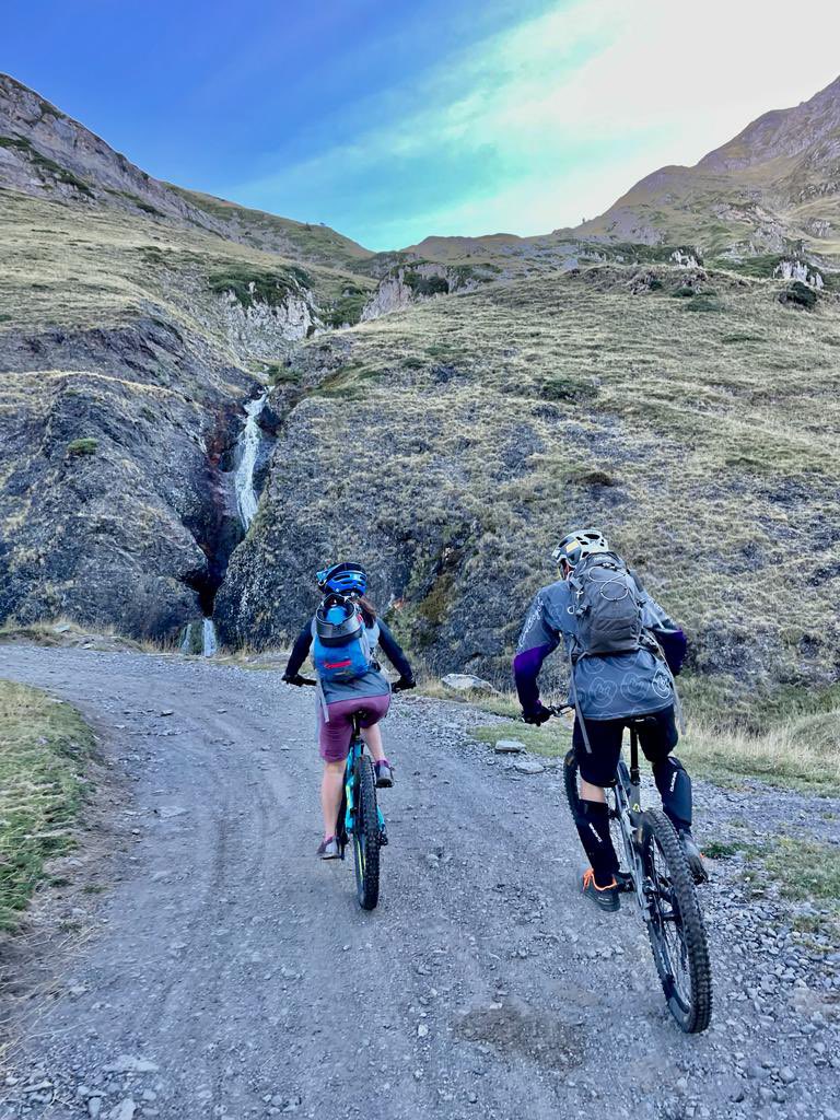 El 15 d’abril iniciem el curs 🚵 Guia per itineraris amb bicicleta de muntanya‼
. . . 
Eth 15 d’abriu iniciam eth cors 🚵 Guia per itineraris en biciclèta de montanha ‼

<a href="/conselharan/">Conselh Generau d'Aran</a>