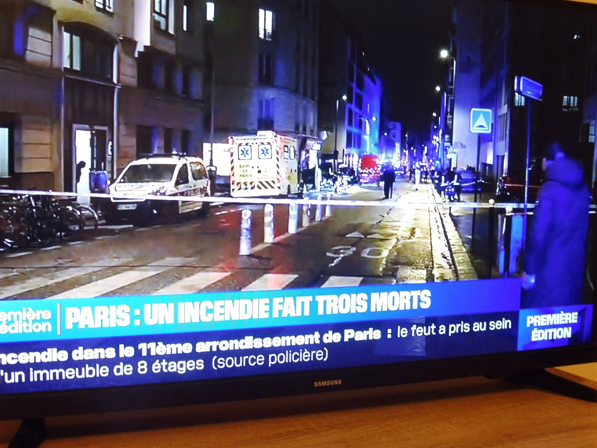 JackieMusique's tweet photo. #Stagiaire #BFMTV
@BFMTV vient de faire signer un contrat CDD à un nouveau stagiaire 😂
#Bescherelle #Ortographe ne jetez pas ces livres
au "feut" ,ça peut toujours servir👍 https://t.co/6mtFHl6sHl