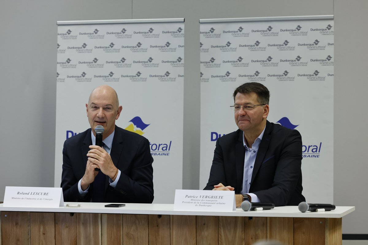 La décarbonation de Dunkerque continue grâce à la mobilisation des élus et des industriels ! 

Avec <a href="/P_Vergriete/">Patrice Vergriete</a>, nous signons ce matin la charte de la zone industrielle bas carbone du territoire qui regroupe les projets de réseau de chaleur, hydrogène et capture de carbone.