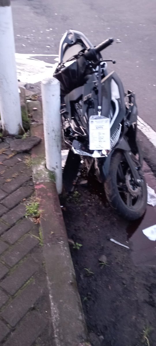 temen gue meninggal ditabrak, usut punya usut yang nabrak Polisi.

-A Thread-