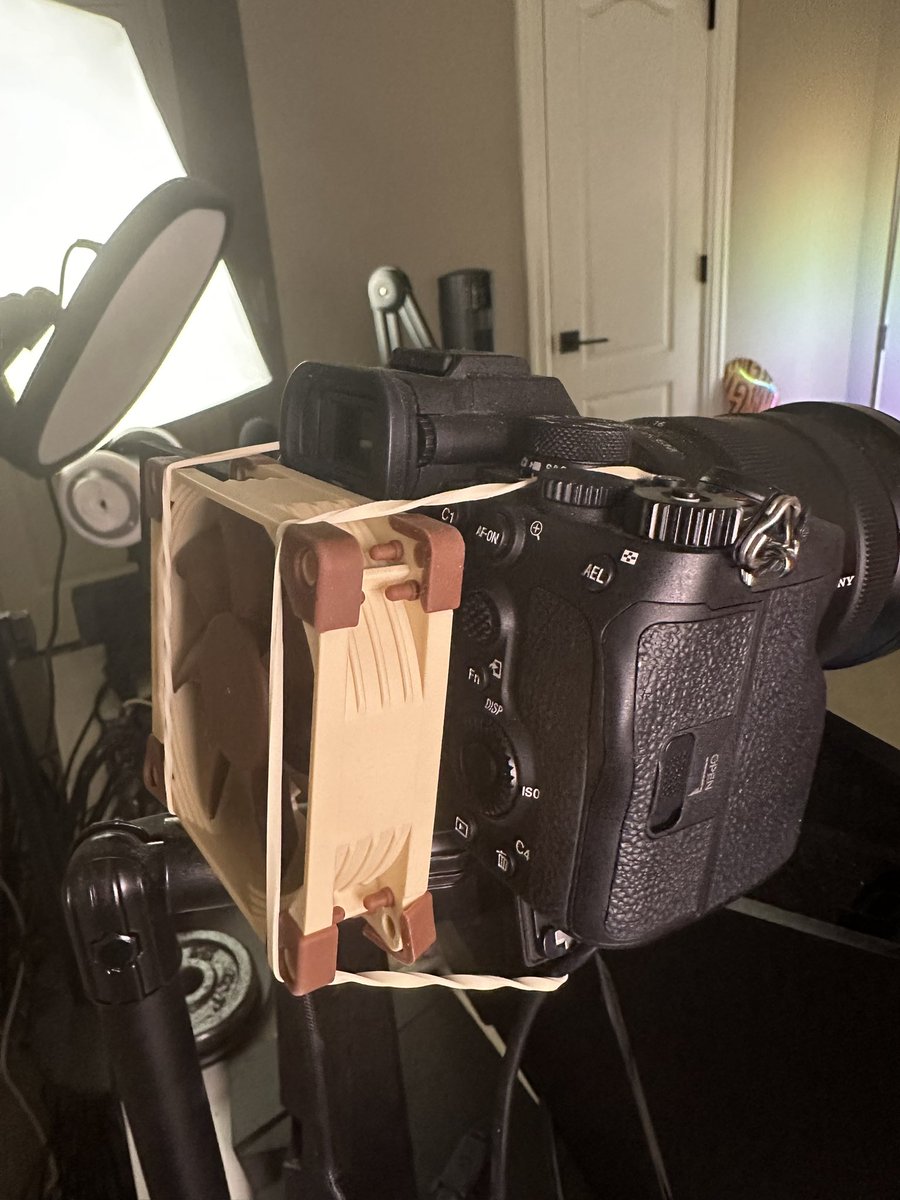 Couldn’t get my camera to stop overheating in 4K so @MrTheVestman and I rubberbanded a noctua fan to the back of it 🤣 Honestly it works.. 10/10 would recommend LOL