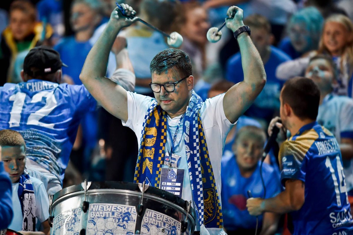 Braveheart 

Ogromne gratulacje i wyrazy szacunku za lata ciężkiej pracy. To jest niewyobrażalny sukces Szymona, jego drużyny i całej niebieskiej społeczności. 

Powodzenia <a href="/Szymon_Michalek/">Szymon Michałek</a> 🔵⚪️