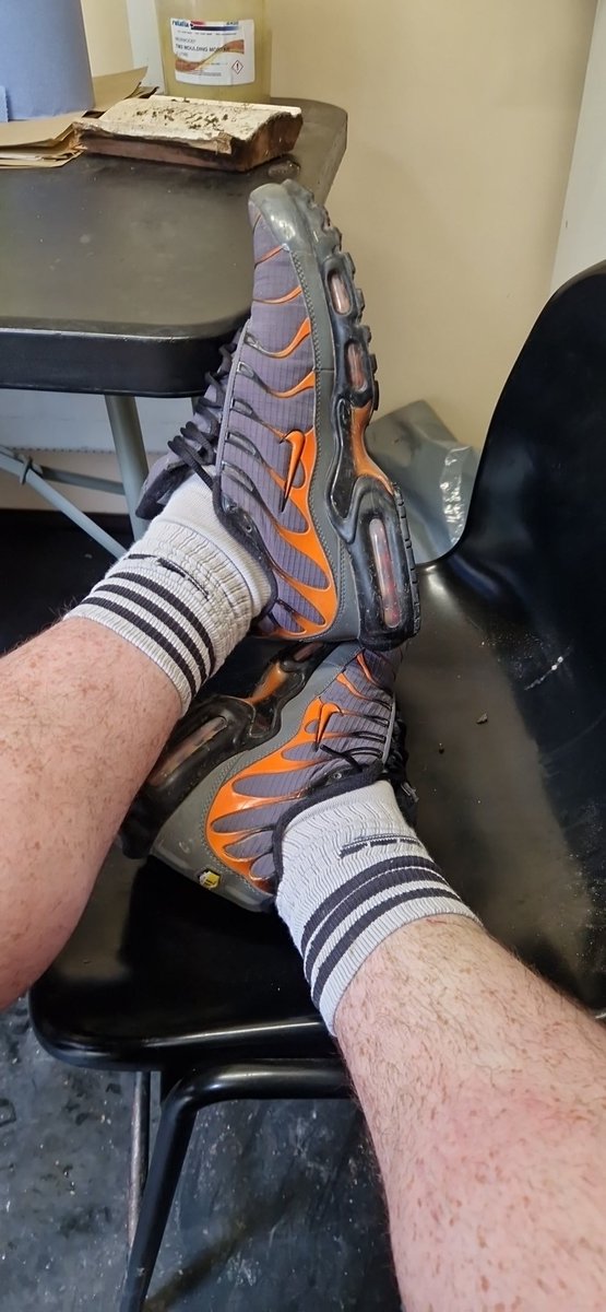 Bored as fuck in site cabin, who's coming cleaning them!!