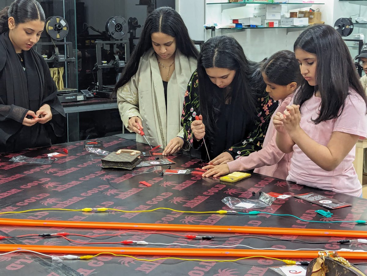 #سوّي_سوّي كافيه بمركز نمو للتعليم ، مساحة للمجتمع والإبتكار!  نظمّت <a href="/SlkRacing/">SLK | F1 in Schools Team</a> فعالية للترويج لسباق #الفورملا1 في المدارس ، وأظهرت مدرستي رند والجبيل ISG رغبتهم في الانضمام لهذه المسابقة نتيجةً لهذا الحدث.