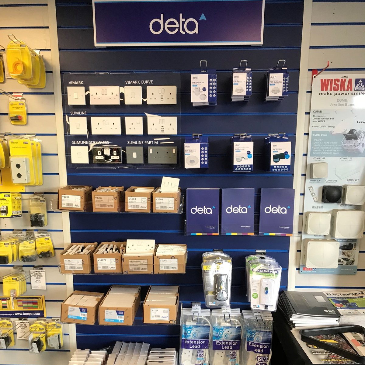 Deta_Electrical's tweet photo. Would you like a high quality Deta trade counter display?  😍

Get in contact with the team today to book in NOW! 👉 📞

#tradecounter #electrical #electricians #electricianuk #electrician #sparky #onthetools #tools #construction #wholesale #wholesaler #electricalwholesaler https://t.co/zFGDDS7BSJ