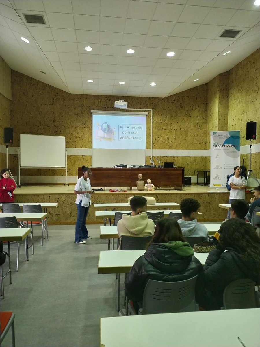 Intervención de primeros auxilios con 1 de bachillerato. Gracias a la Gerencia de Atención primaria del Área Este de Valladolid, y los Centros de Salud de Tórtola y Circunvalación #primerosauxilios #RCP #vida
